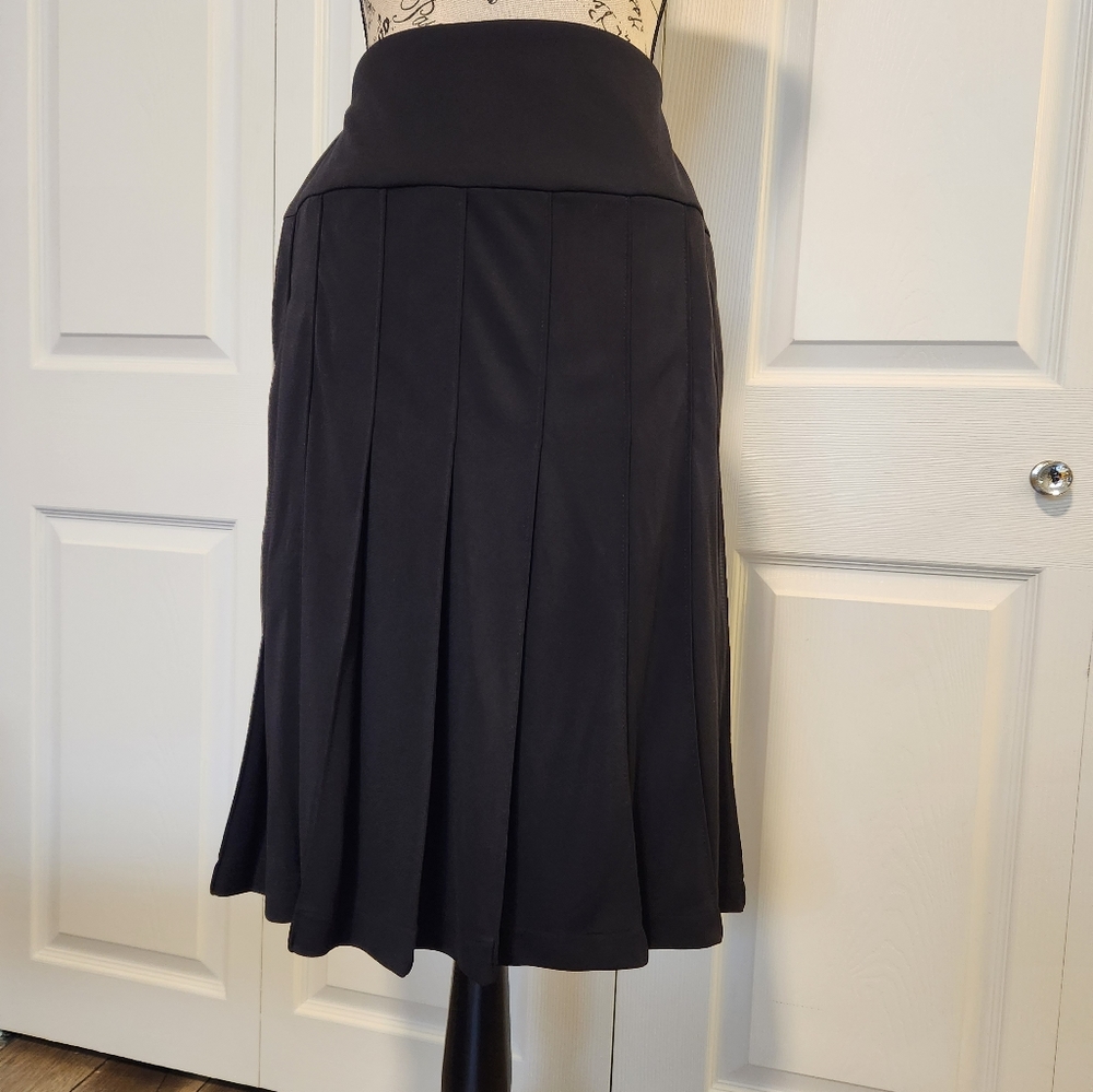 Isaac Mizrahi black pleaded skirt size 10